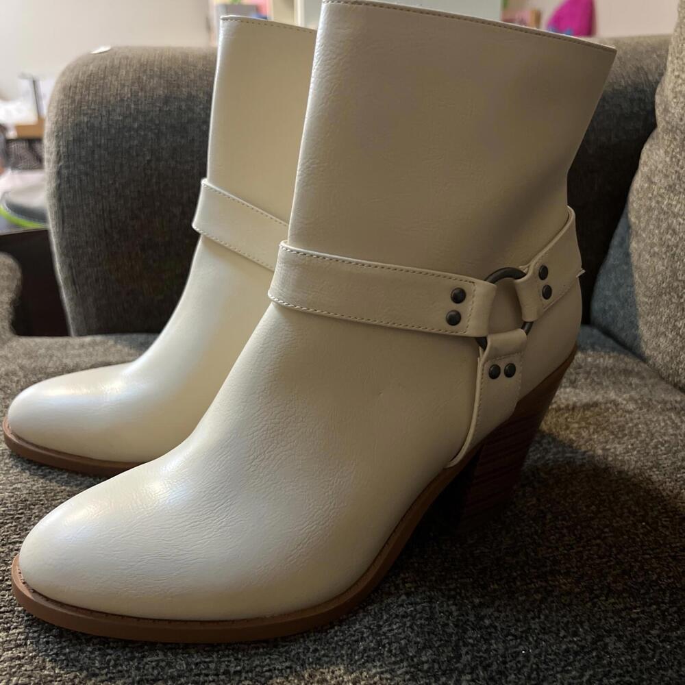 ESPRIT STYLISH BOOTIES SIDE ZIP BNWOB IVORY SIZE 10M Block Heel Cute Design